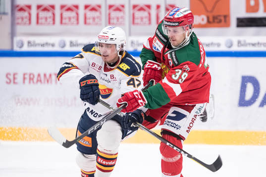 Djurgårdens Linus Johansson och Moras Jacob Nilsson  i