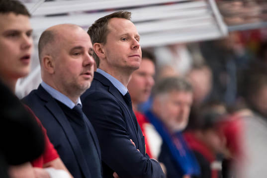 Djurgårdens tränare Robert Ohlsson i ishockeymatchen i