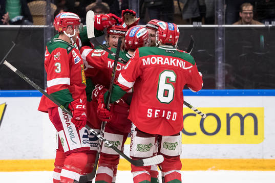 Moras Robin Johansson jublar
