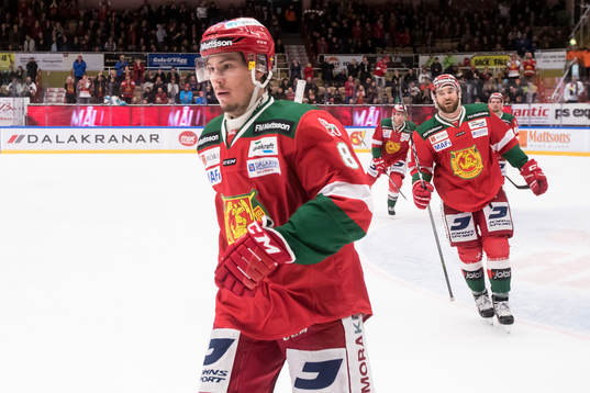 Moras Robin Johansson jublar