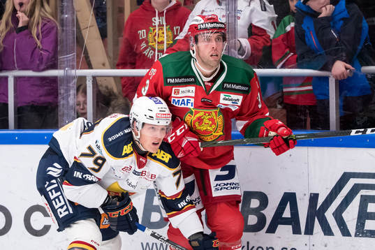 Djurgårdens Patrik Lundh och Moras Brandon Gormley  i