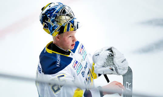 s målvakt Victor Östman