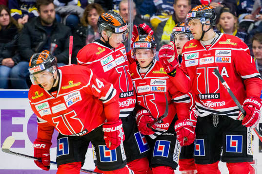 Örebros Sakari Manninen jublar