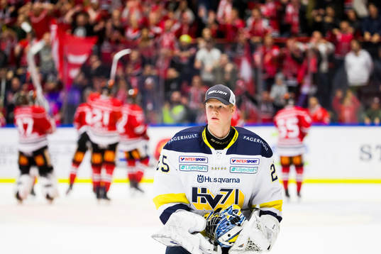 s målvakt Adam Åhman deppar