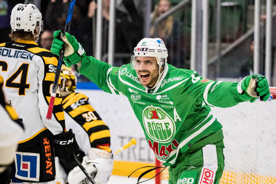 Rögles Daniel Widing jublar