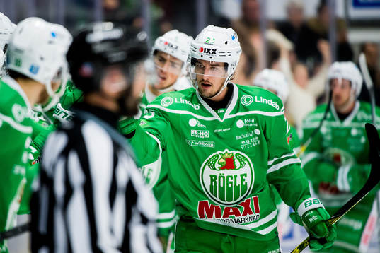 Rögles Daniel Sylwander jublar