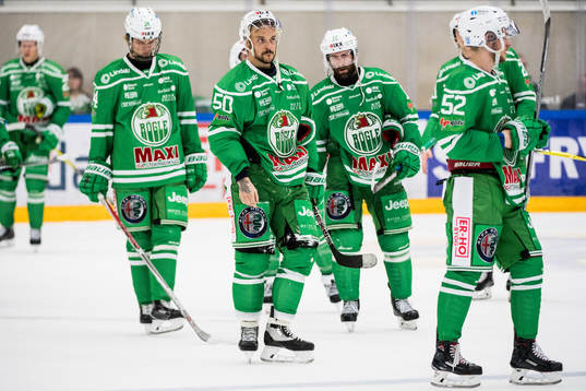 Rögles spelare med Juhamatti Aaltonen (m) deppar