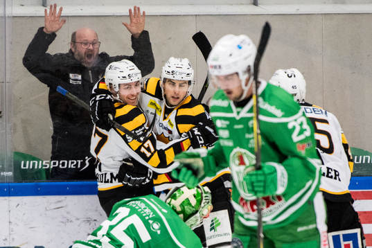 Skellefteås Pär Lindholm jublar med Joakim Lindström
