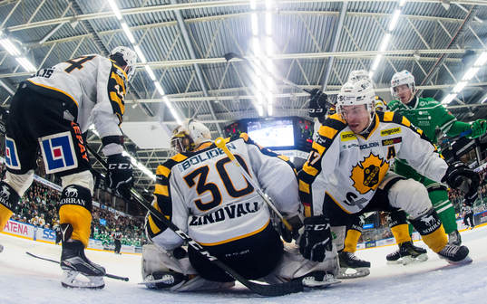 Skellefteås målvakt Gustaf Lindvall och Pär Lindholm