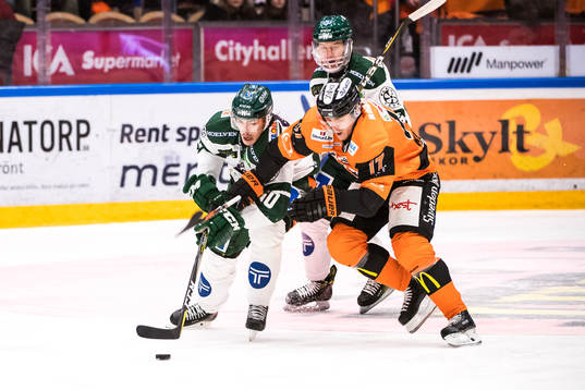 Färjestads Sebastian Erixon  och Karlskronas Joel Kellman