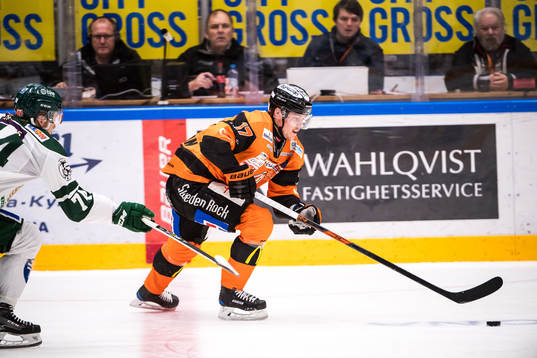 Färjestads Rasmus Asplund  och Karlskronas Joel Kellman