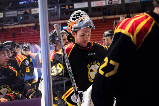Brynäs målvakt Linus Fernström