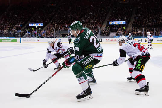 Frölundas Joel Lundqvist mot Malmö Redhawks Andy Miele