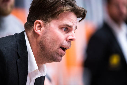 Karlskronas tränare Ove Molin reagerar