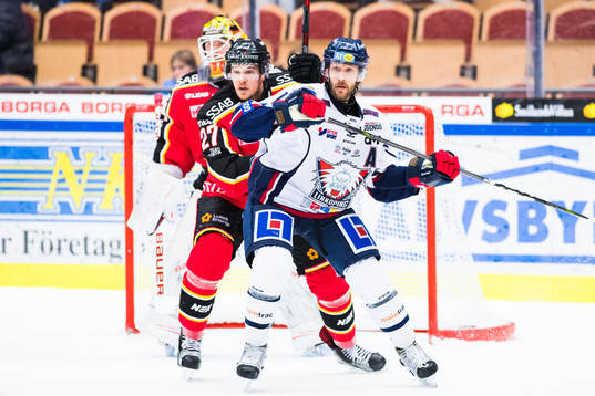 Luleås Brendan Mikkelson och Linköpings Sebastian Karlsson