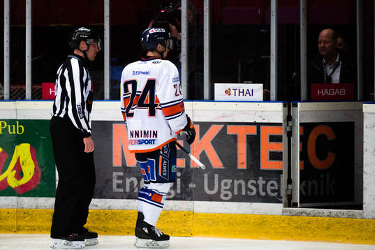 Växjös Brendan Shinnimin lämnar isen