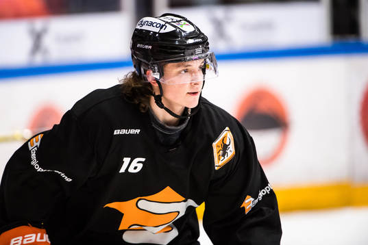 Karlskronas Gabriel Altberg innan  ishockeymatchen i SHL
