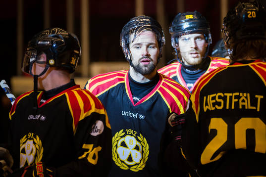 Brynäs Johan Alcén jublar
