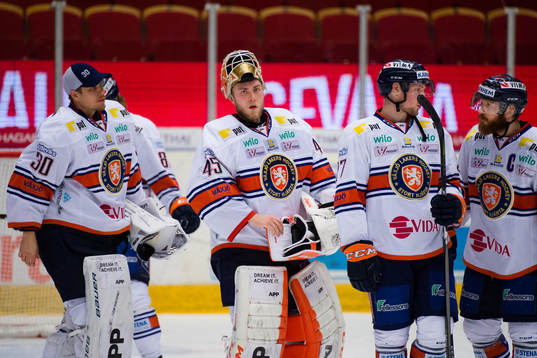 Växjös målvakt Viktor Fasth , målvakt Viktor Andrén ,