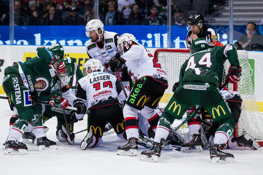Kamp om pucken i Malmö Redhawks målgård