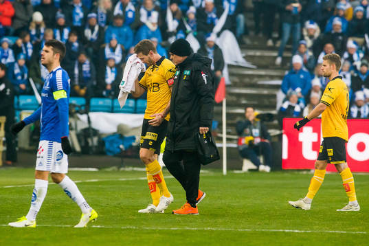 Frode Kippe of Lillestrøm with an injury