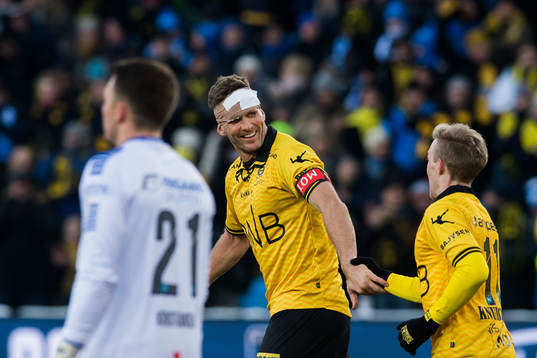Frode Kippe of Lillestrøm celebrates with his teamate