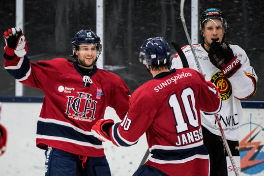 Helsingborgs Martin Carlberg jublar med Ludvig Jansson