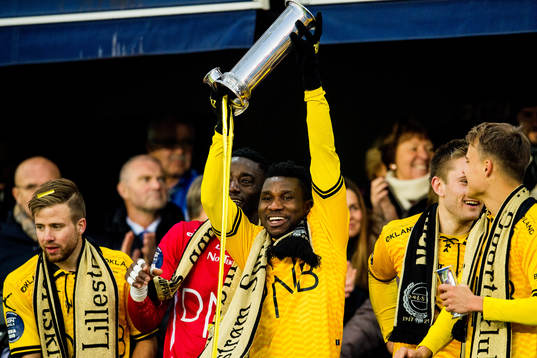 Ifeanyi Mathew of Lillestrøm lifts the cup trophy