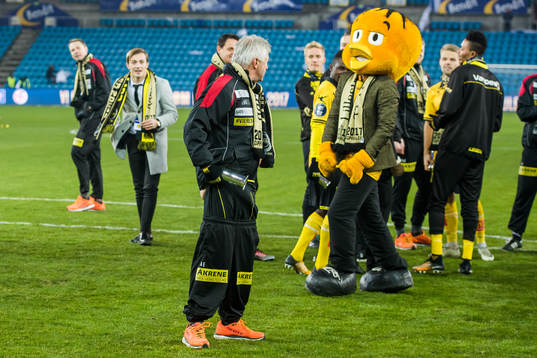 Arne Erlandsen, head coach of Lillestrøm, reacts
