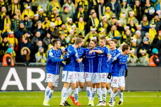 Patrick Mortensen of Sarpsborg 08 celebrates with teammates