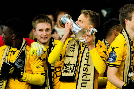 The players of Lillestrøm celebrate winning the cup final