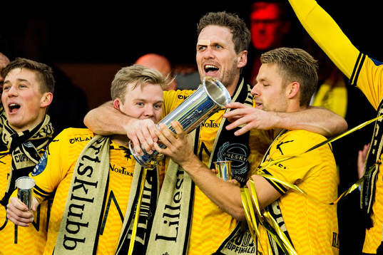 Frode Kippe of Lillestrøm lifts the cup trophy