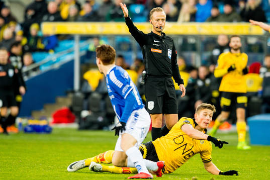 Referee Ola Hobber Nilsen