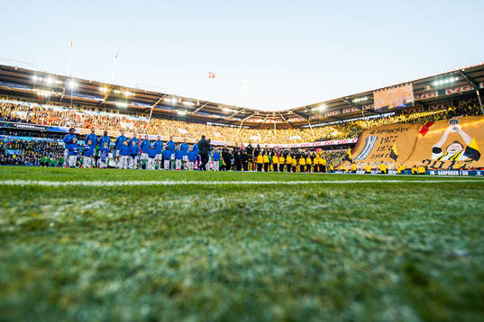 The teams line-up