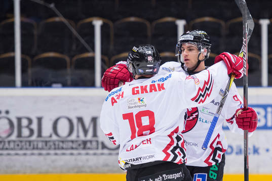 Vita Hästens Jonathan Tholander och Rickard Palmberg jublar