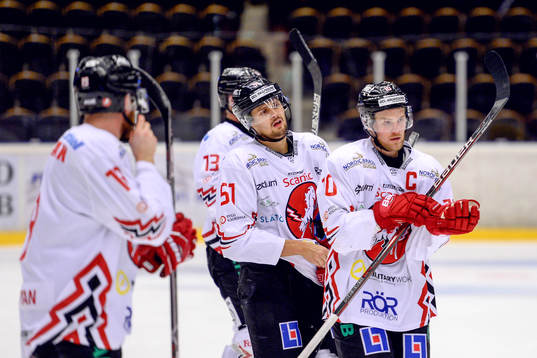 Vita Hästens August Gunnarsson och Jesper Samuelsson deppar