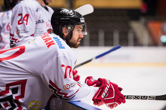 Vita Hästens Rikard Olsén deppar