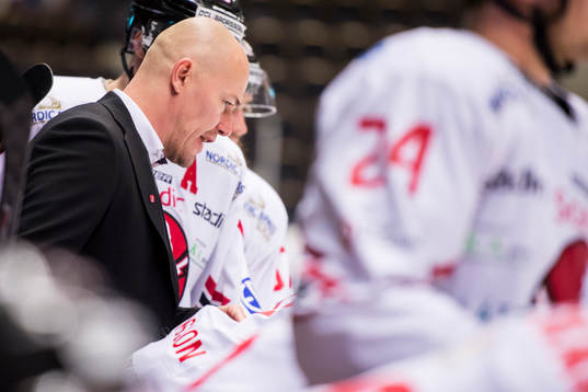 Vita Hästens tränare Jonas Johnson