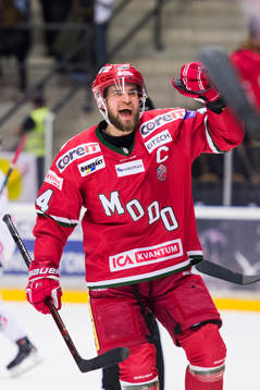 Modos Henrik Björklund jublar