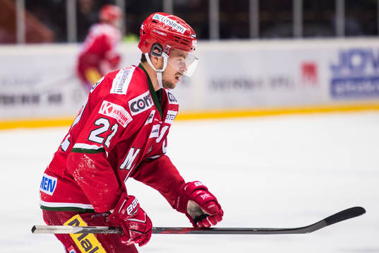 Modos Emil Mohlin lämnar isen
