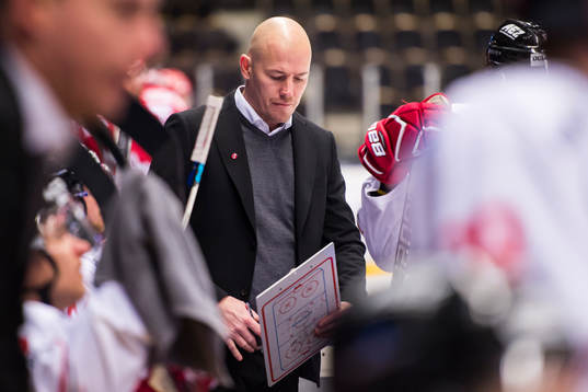 Vita Hästens tränare Jonas Johnson