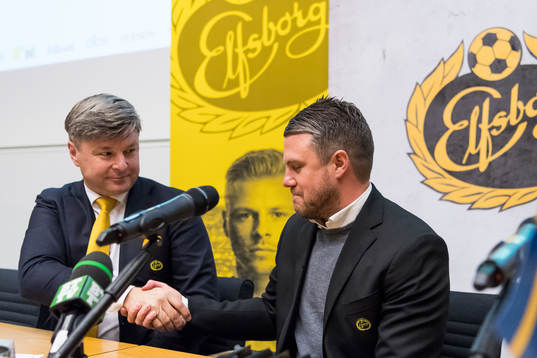 Elfsborgs ordförande Bo Johansson hälsar Jimmy Thelin