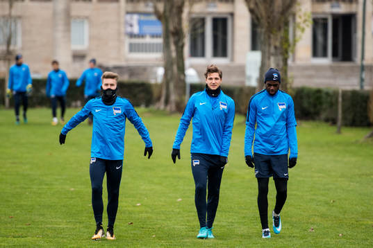Hertha Berlins Maximilian Mittelstädt, Niklas Stark och