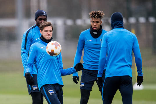 Hertha Berlins Niklas Stark och Sidney Friede