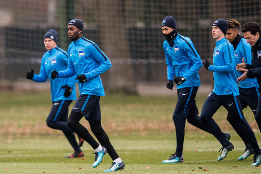 Hertha Berlins Jordan Torunarigha och Davie Selke