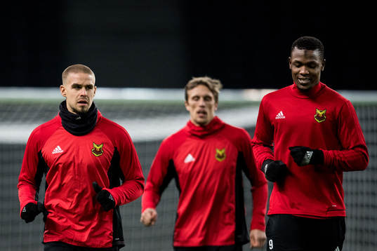 Östersunds Douglas Bergqvist och Salisu Abdullahi Gero