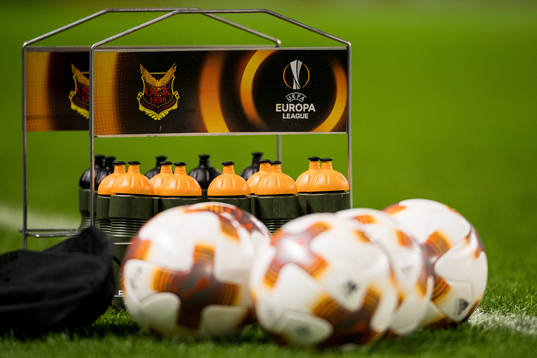 Ett dryckesställ med Östersunds och Europa Leagues