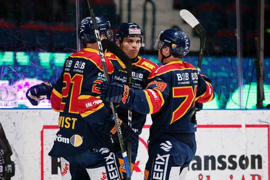 Djurgårdens Rene Bourque jublar med lagkamrater