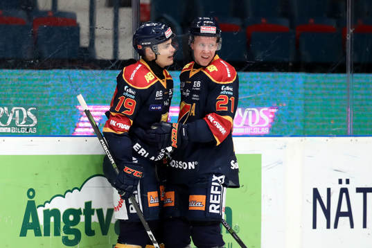 Djurgårdens Rene Bourque jublar med Andreas Engqvist