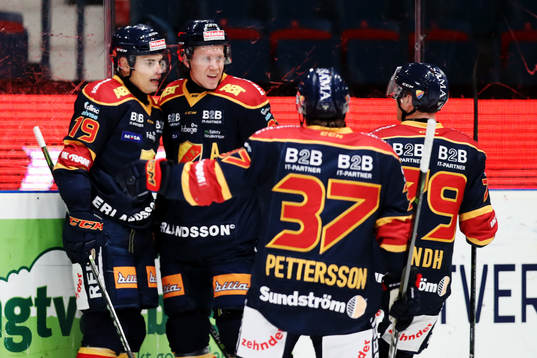 Djurgårdens Rene Bourque jublar med Andreas Engqvist